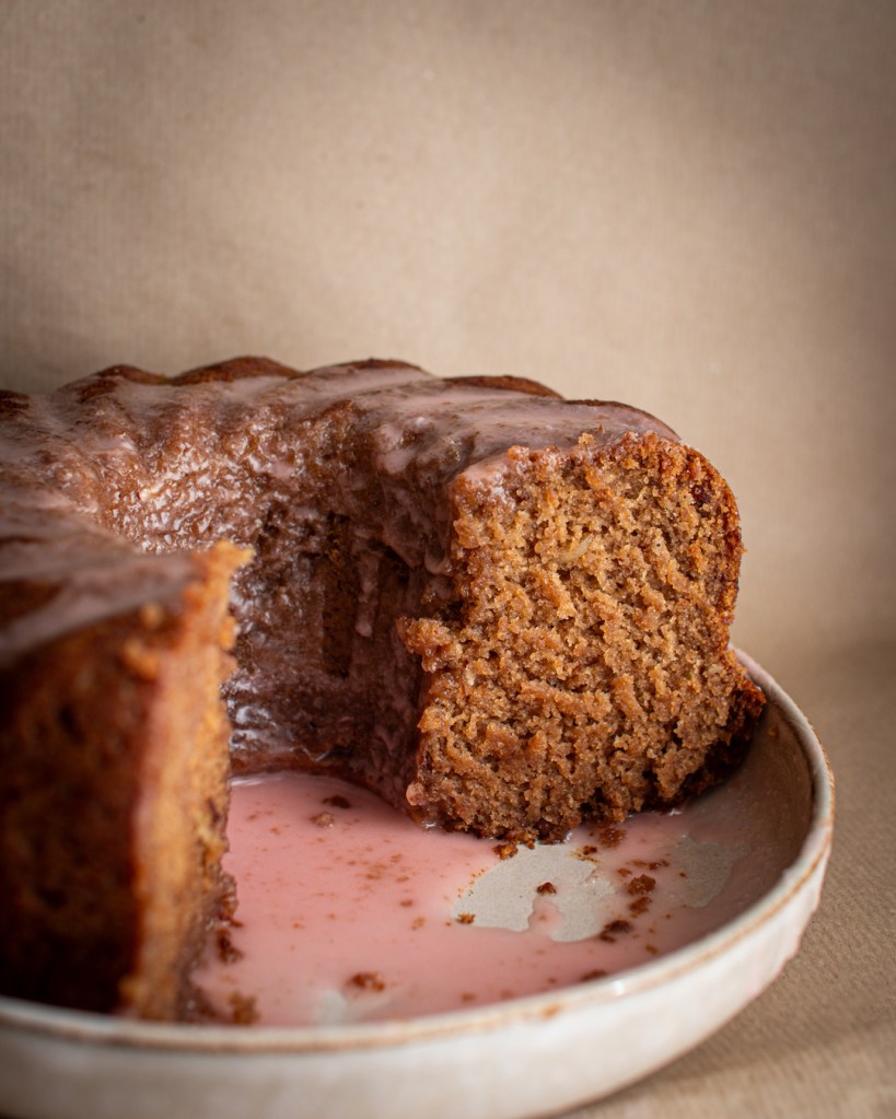 Vegán almás-fahéjas-kardamomos kuglóf