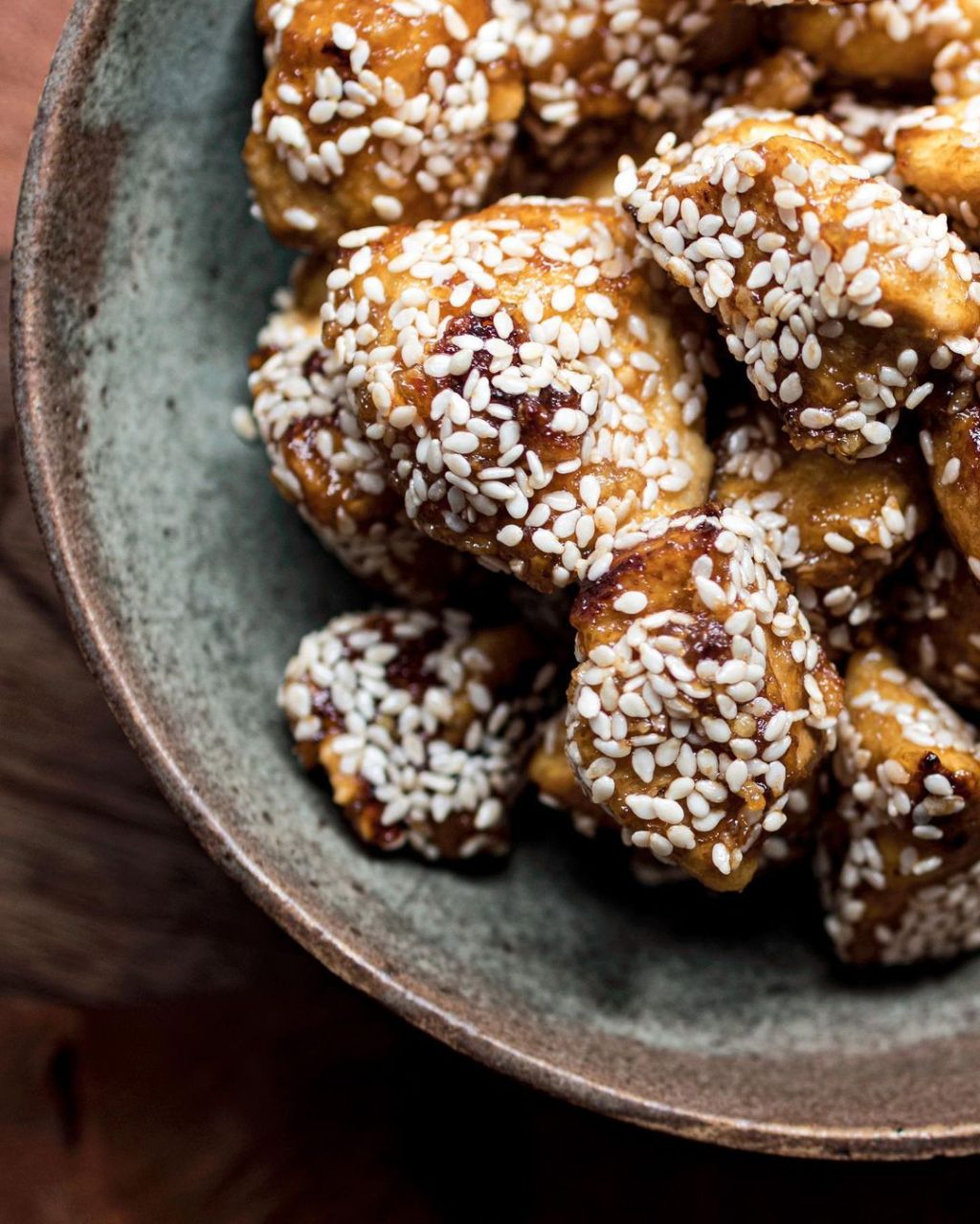 Vegán szezámos-juharszirupos tofu