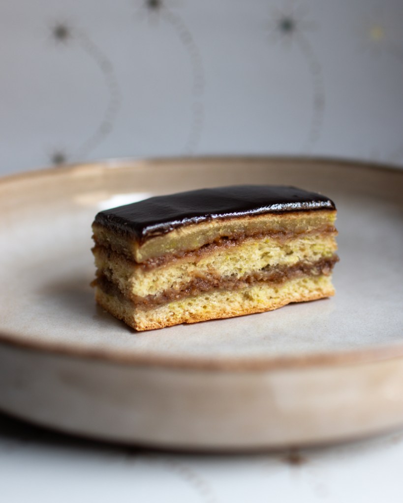 Vegán tojásmentes zserbó.