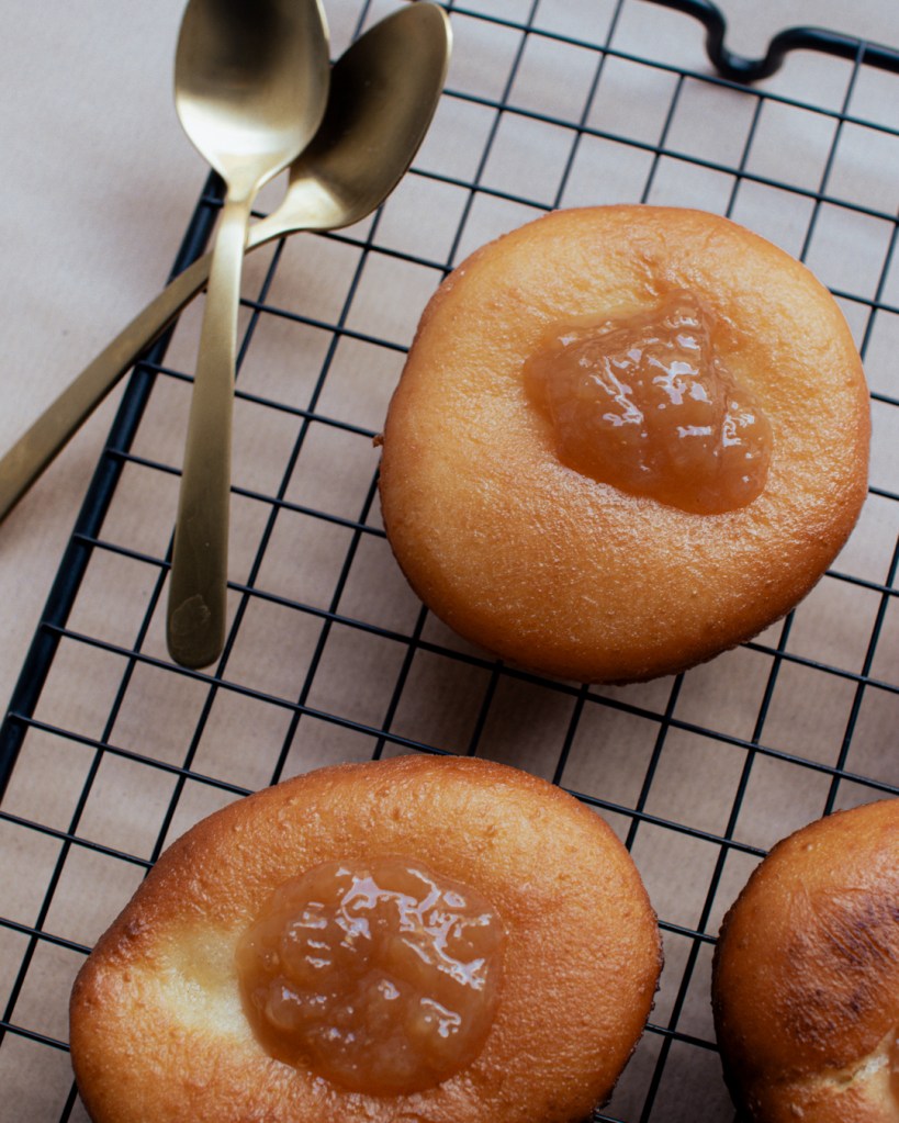 Vegán szalagos fánk.